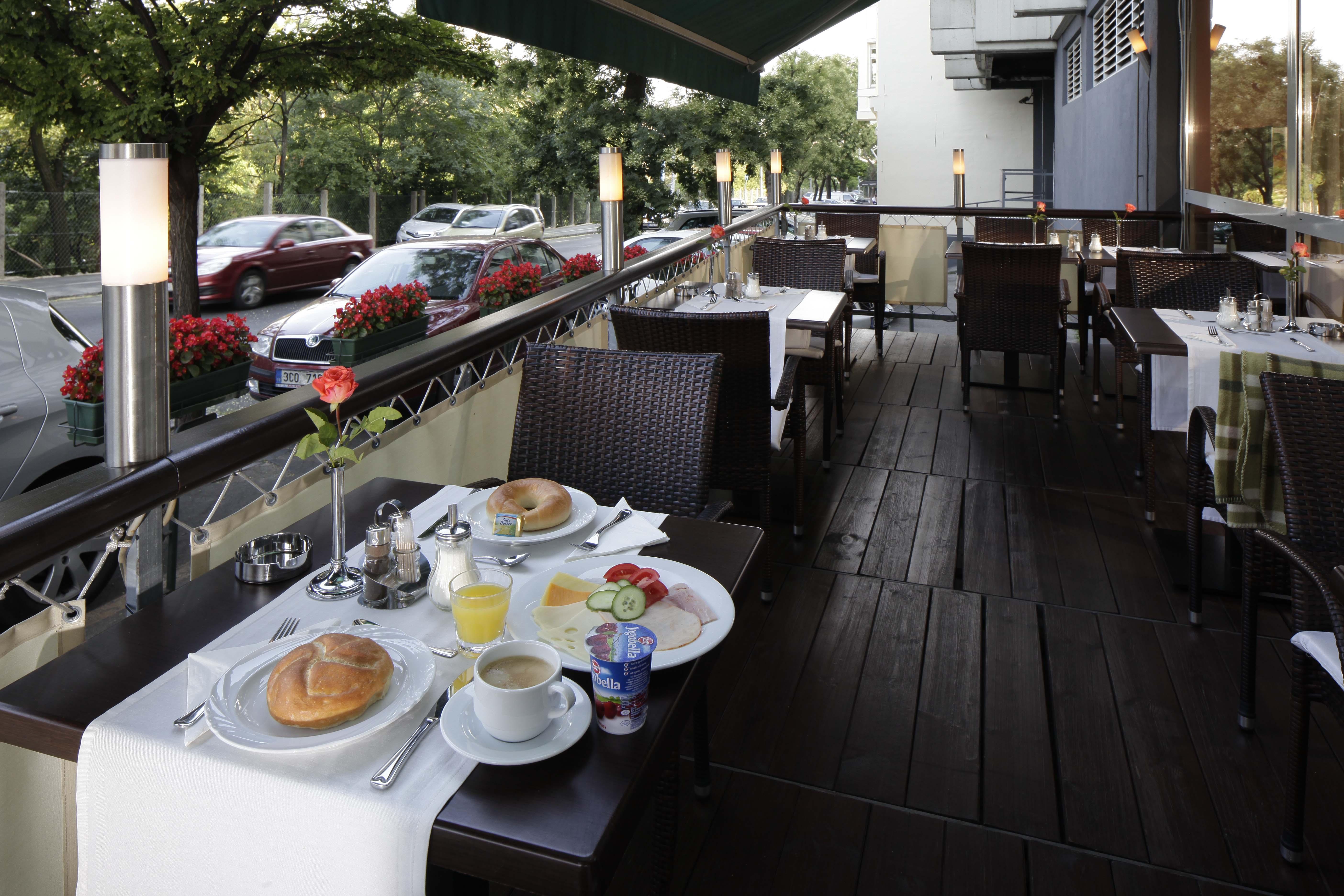 Hotel Charles Budapest Exterior photo