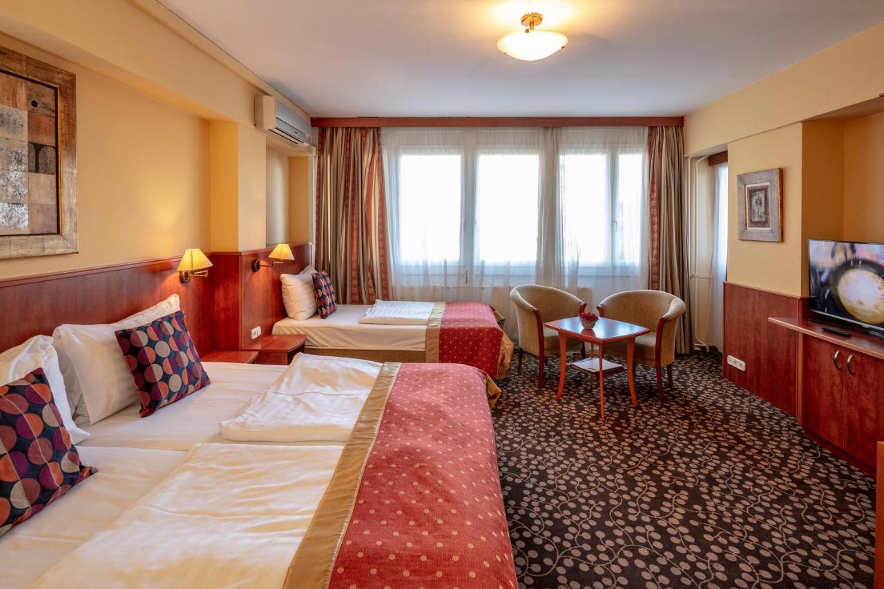 Hotel Charles Budapest Exterior photo